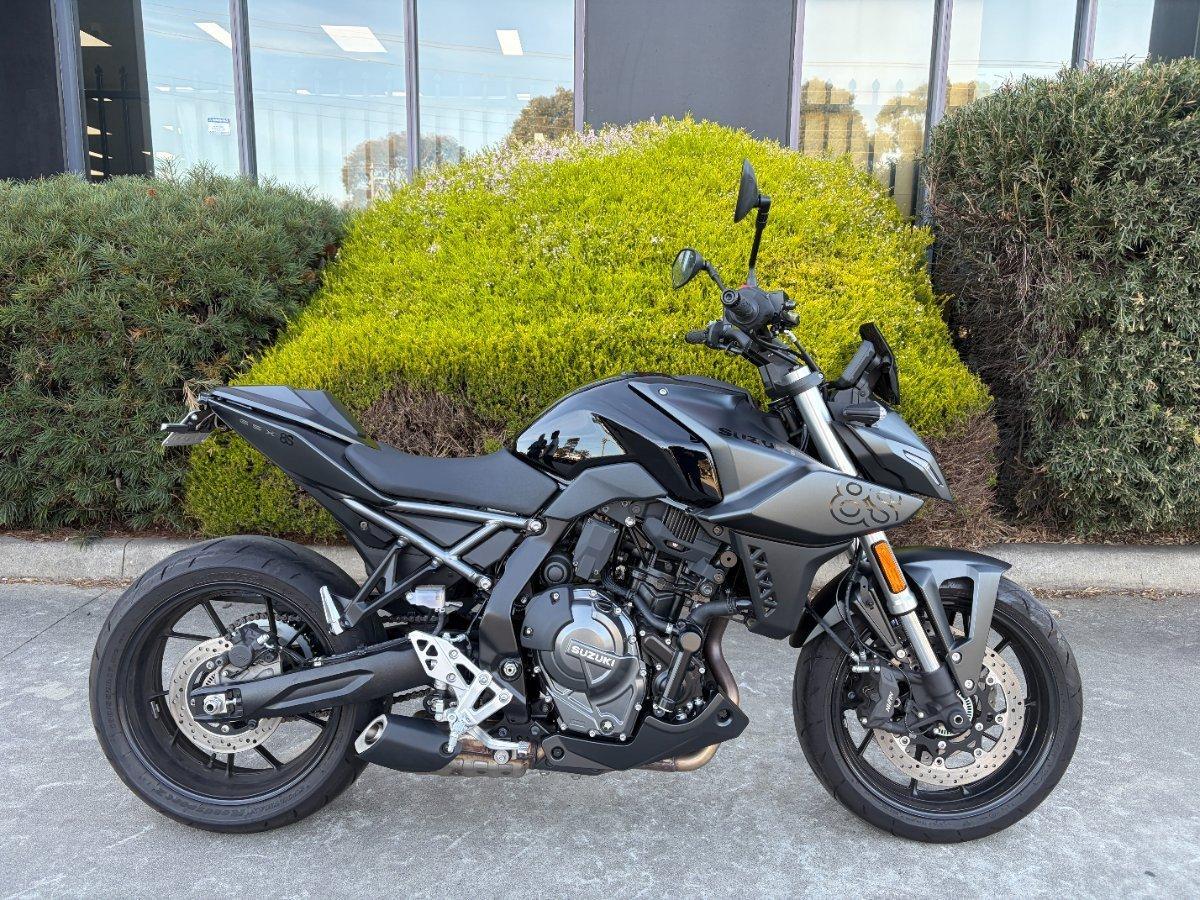 2023 SUZUKI GSX-8S ROAD