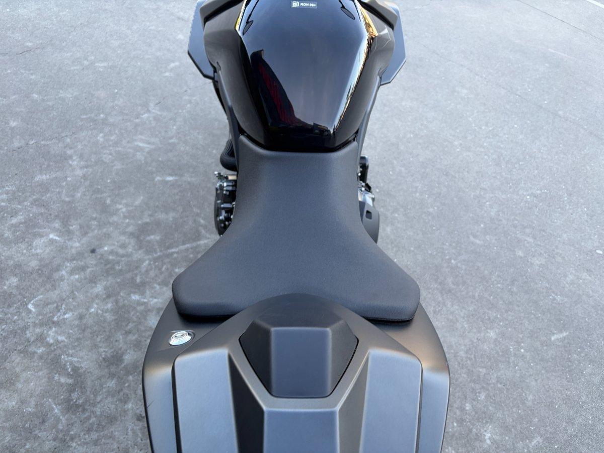 2023 SUZUKI GSX-8S ROAD