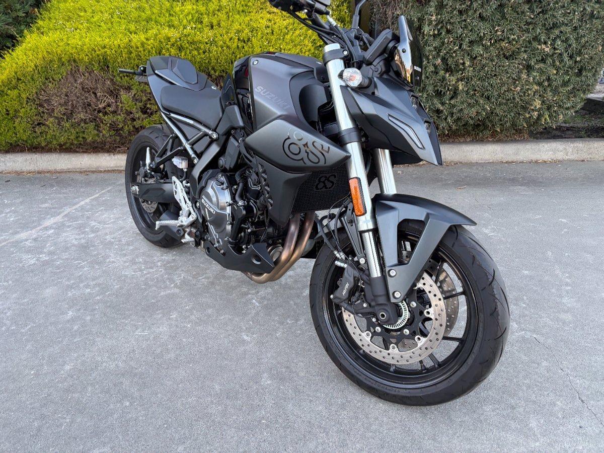 2023 SUZUKI GSX-8S ROAD