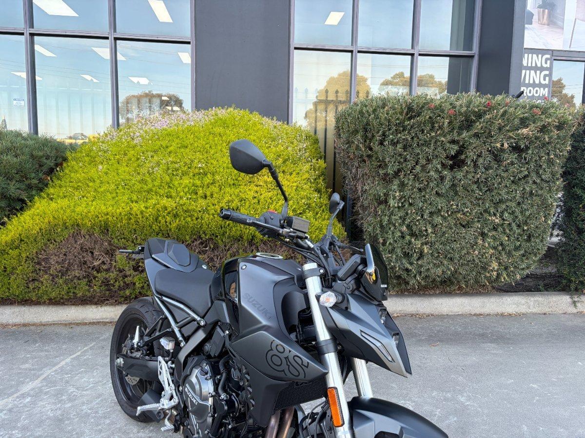 2023 SUZUKI GSX-8S ROAD