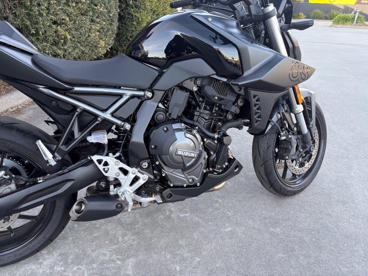 2023 SUZUKI GSX-8S ROAD