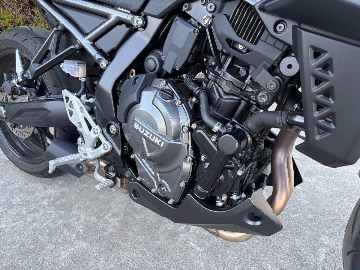 2023 SUZUKI GSX-8S ROAD