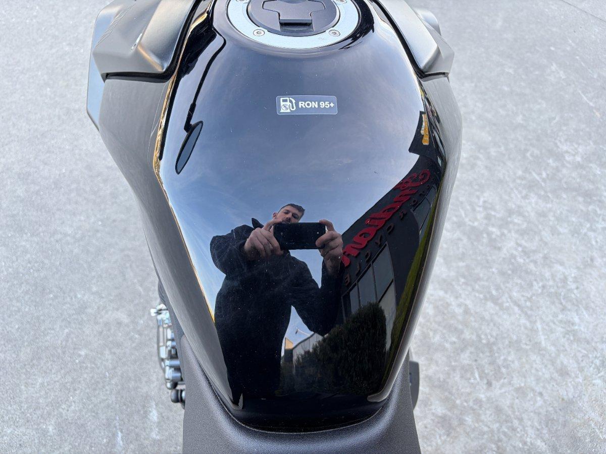 2023 SUZUKI GSX-8S ROAD