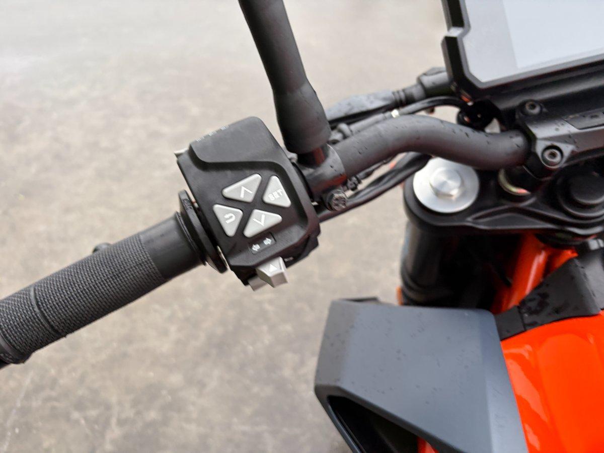 2023 KTM 390 DUKE ROAD