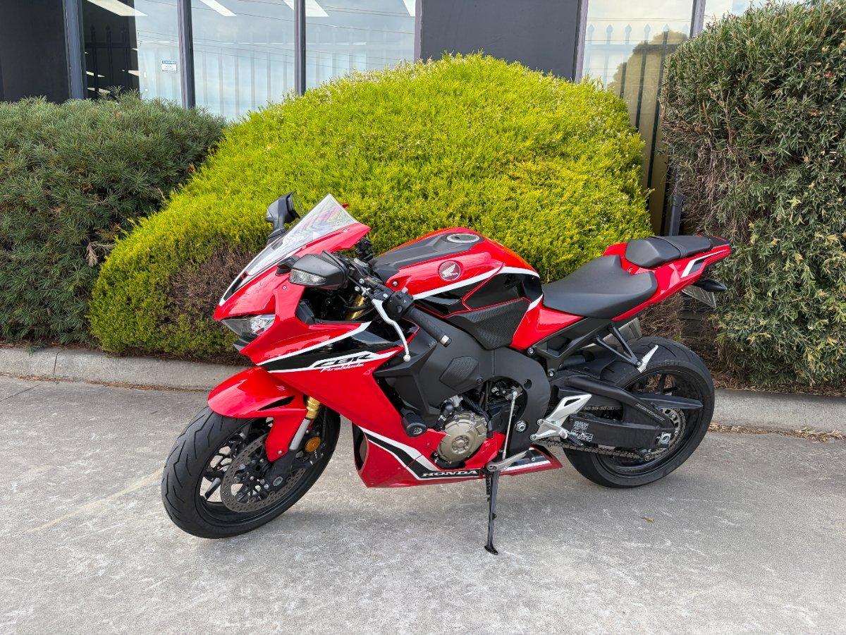 2017 HONDA CBR1000RRA (FIREBLADE) ABS SPORTS