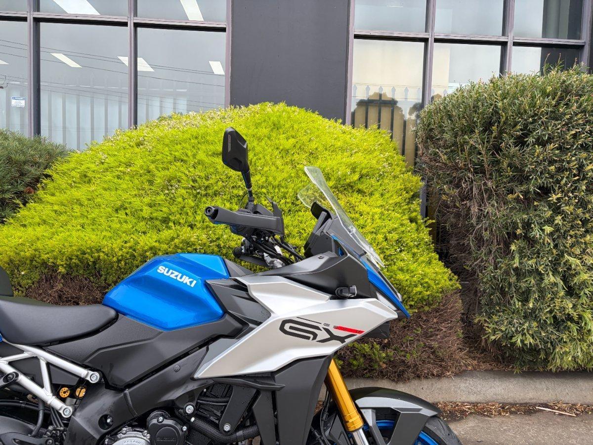 2024 SUZUKI GSX-S1000 ROAD
