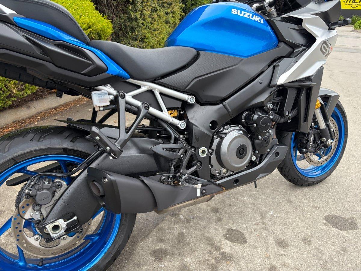 2024 SUZUKI GSX-S1000 ROAD