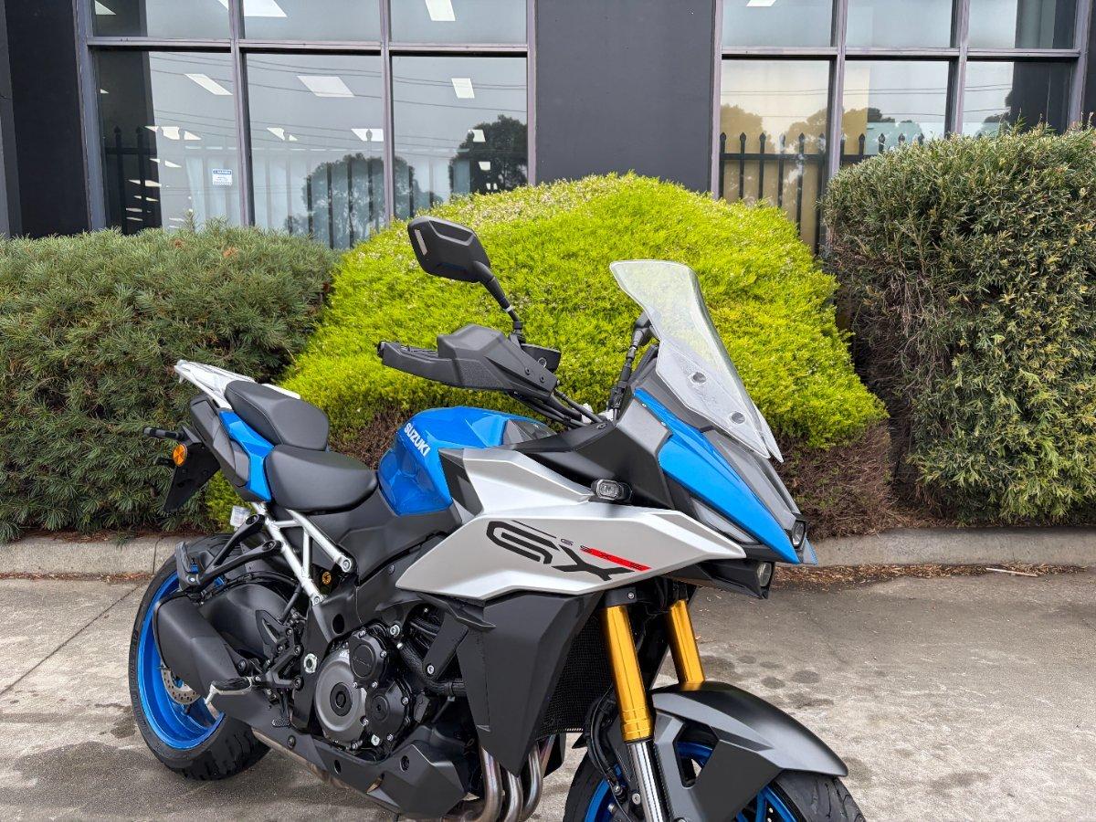 2024 SUZUKI GSX-S1000 ROAD