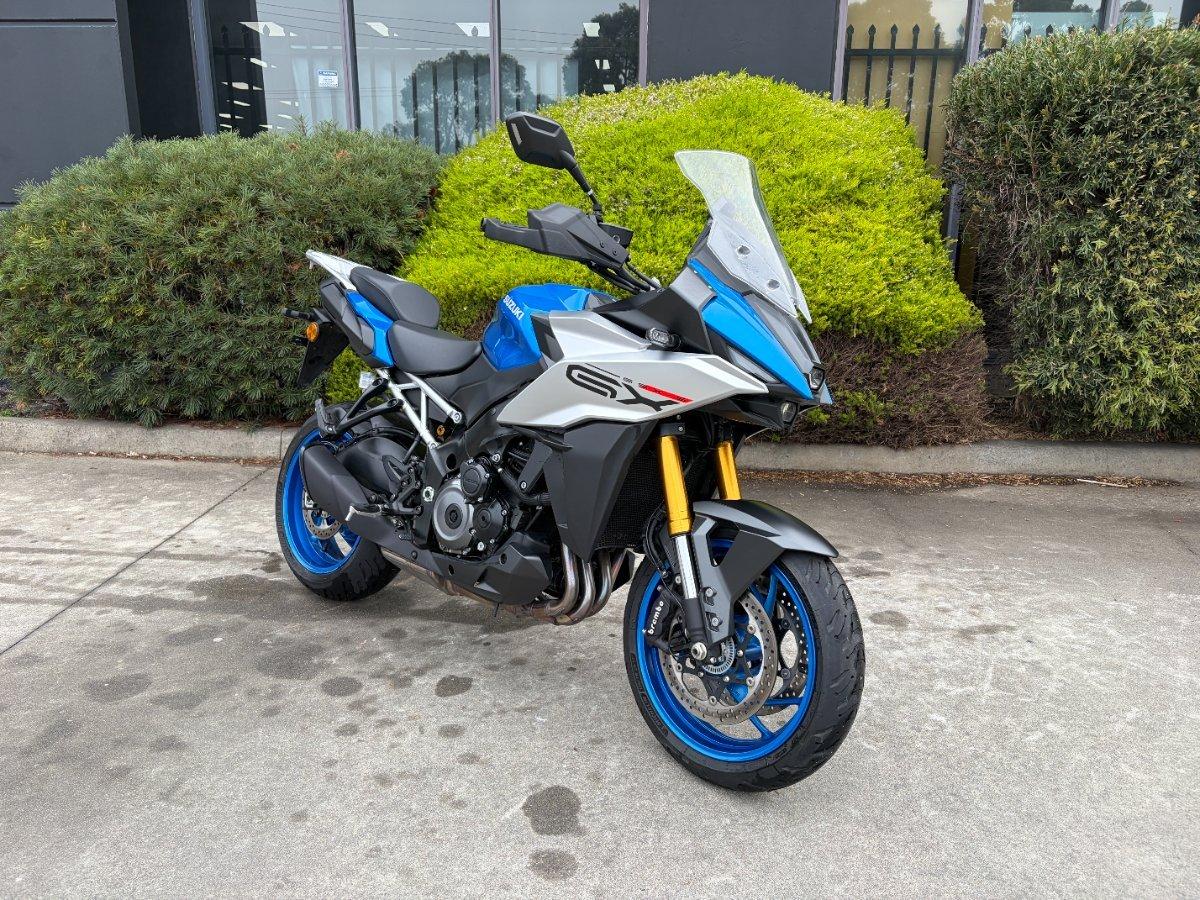 2024 SUZUKI GSX-S1000 ROAD