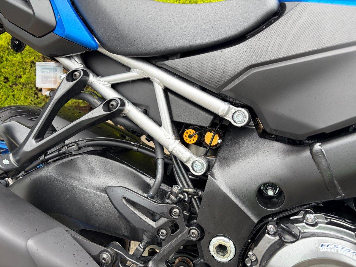 2024 SUZUKI GSX-S1000 ROAD