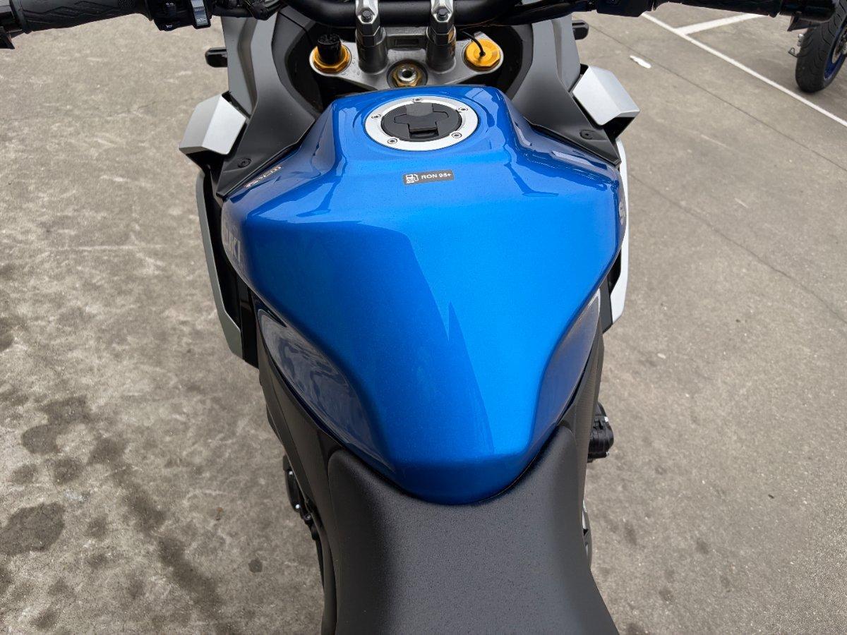 2024 SUZUKI GSX-S1000 ROAD