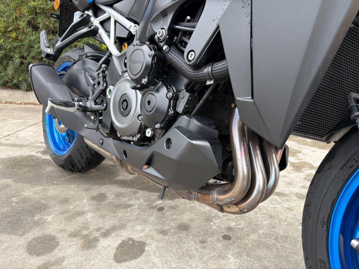 2024 SUZUKI GSX-S1000 ROAD