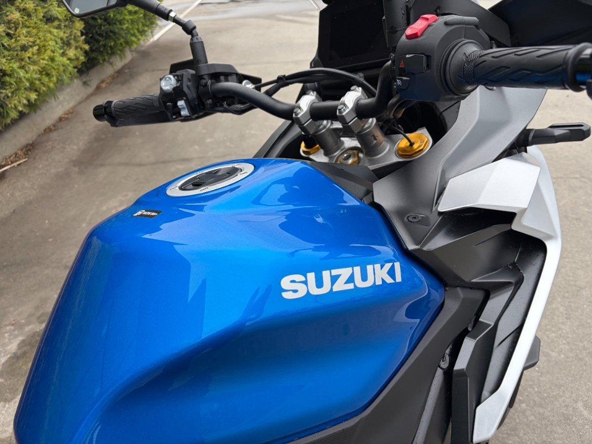 2024 SUZUKI GSX-S1000 ROAD