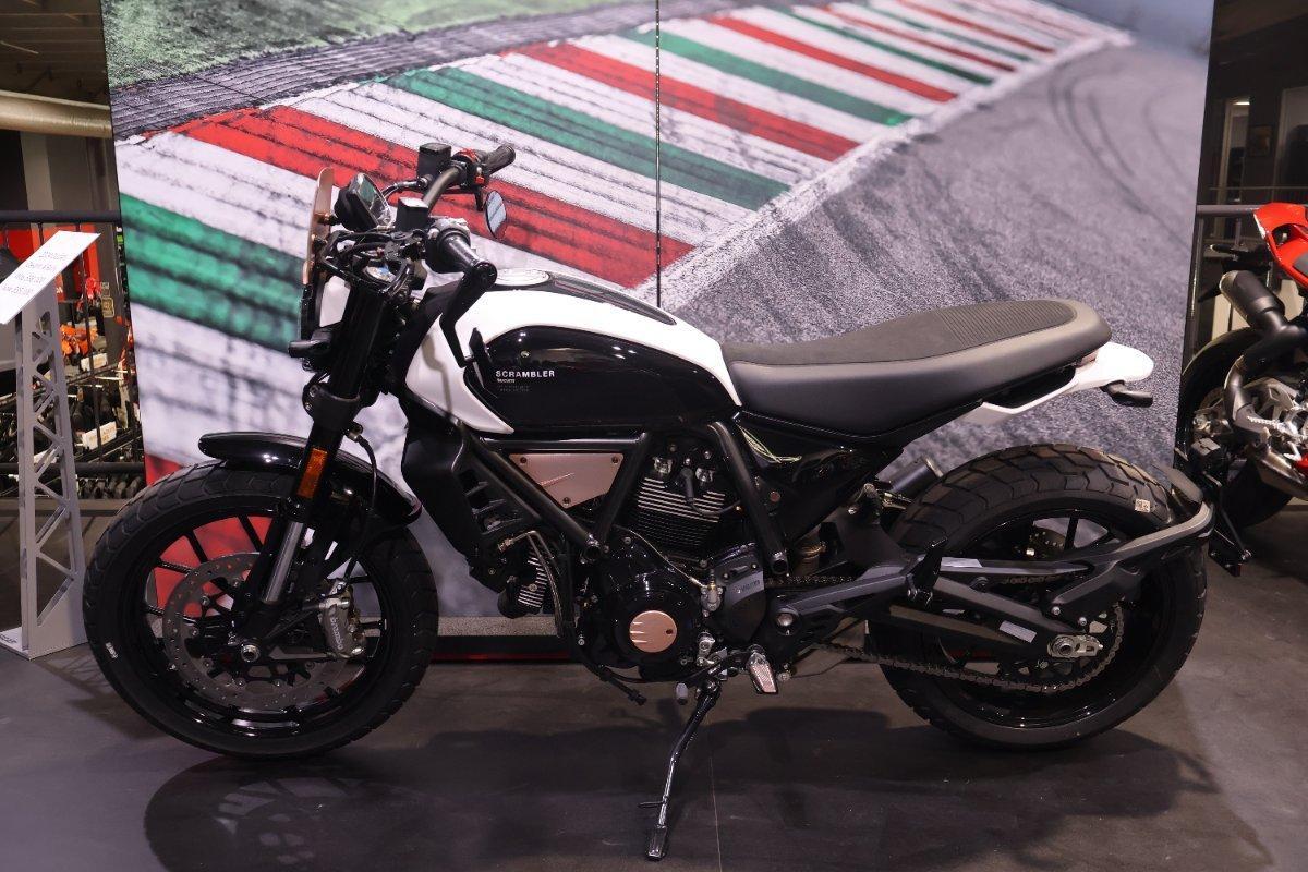 2025 DUCATI SCRAMBLER RIZOMA 10TH ANNIV SPORTS
