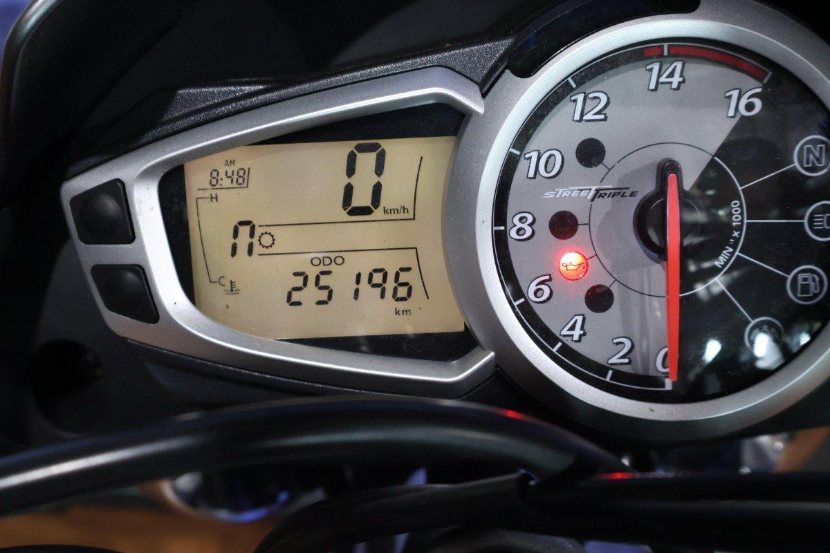 2010 TRIUMPH STREET TRIPLE 675 ROAD