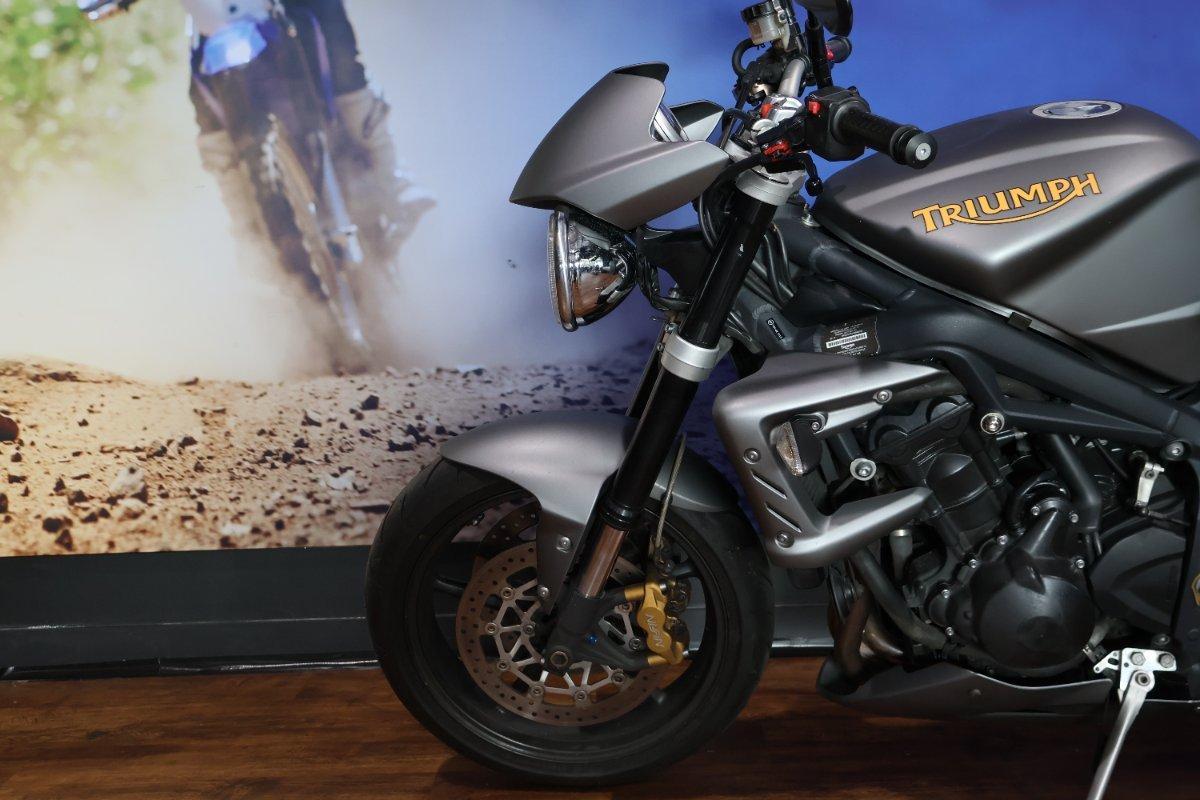 2010 TRIUMPH STREET TRIPLE 675 ROAD