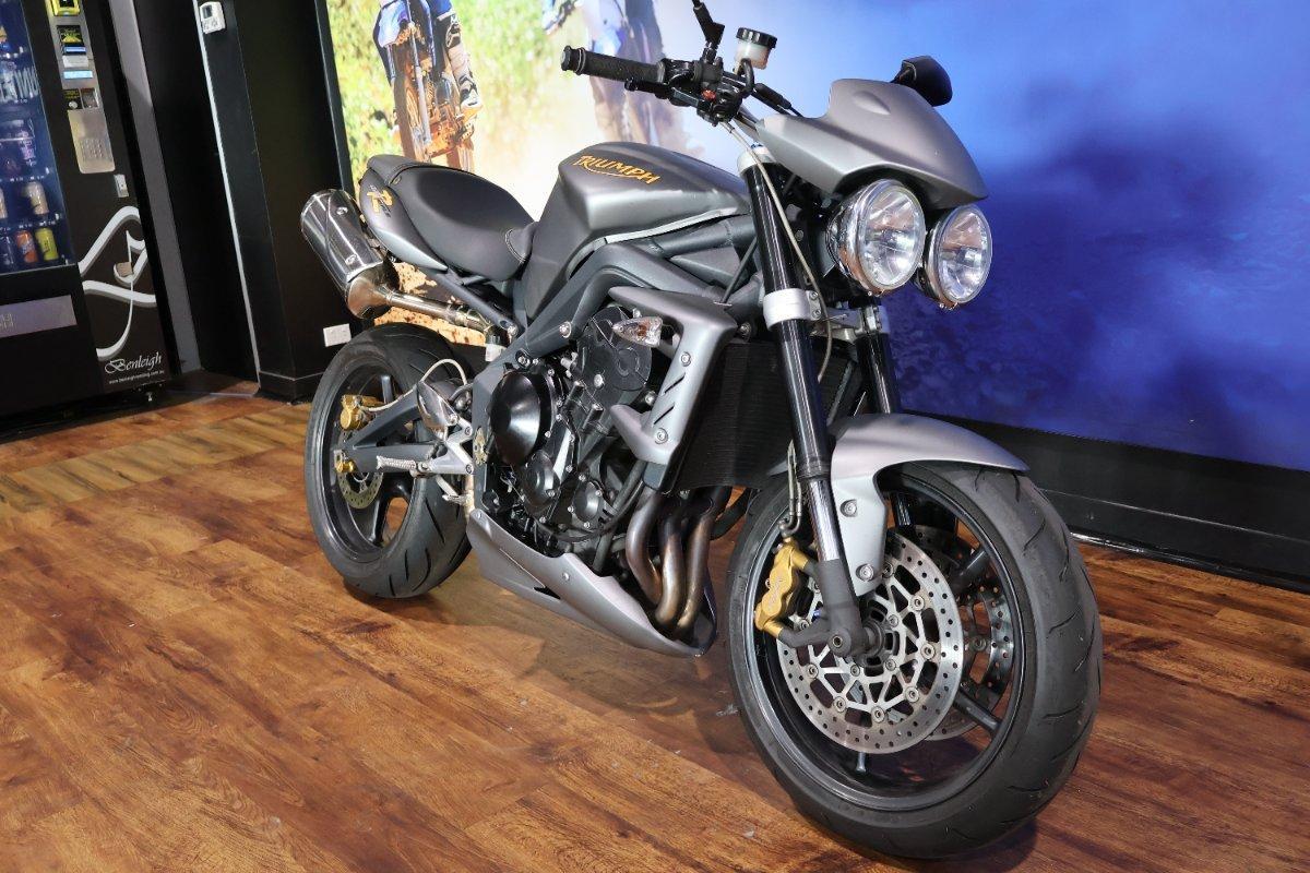 2010 TRIUMPH STREET TRIPLE 675 ROAD