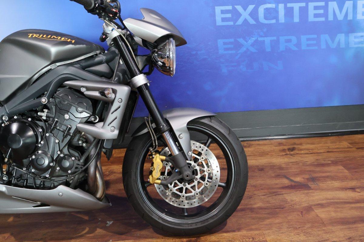 2010 TRIUMPH STREET TRIPLE 675 ROAD