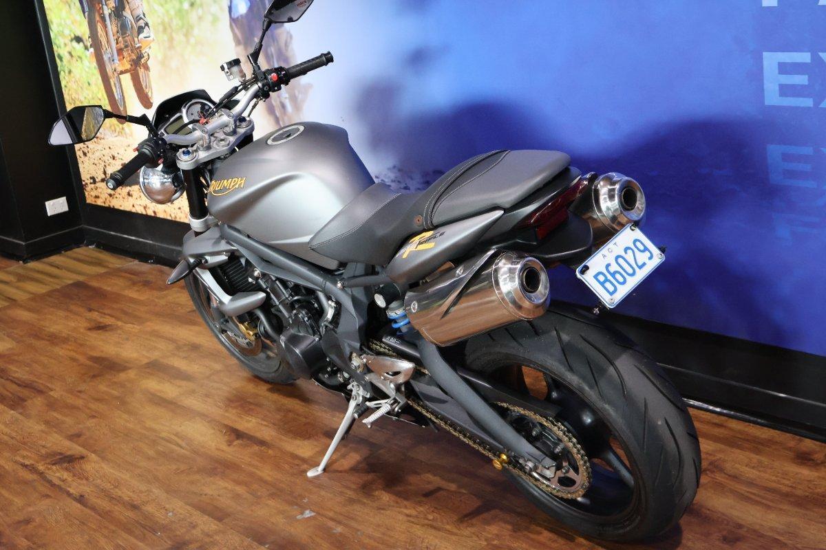 2010 TRIUMPH STREET TRIPLE 675 ROAD