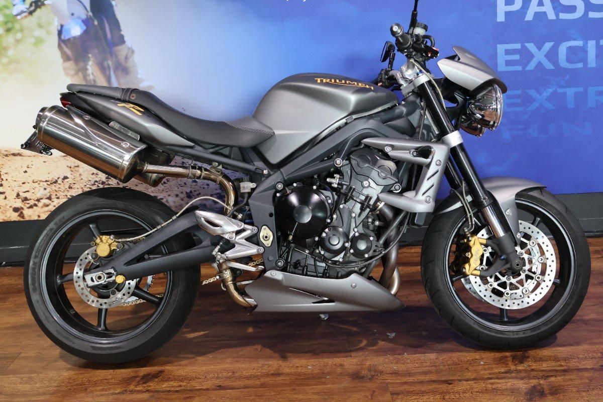 2010 TRIUMPH STREET TRIPLE 675 ROAD