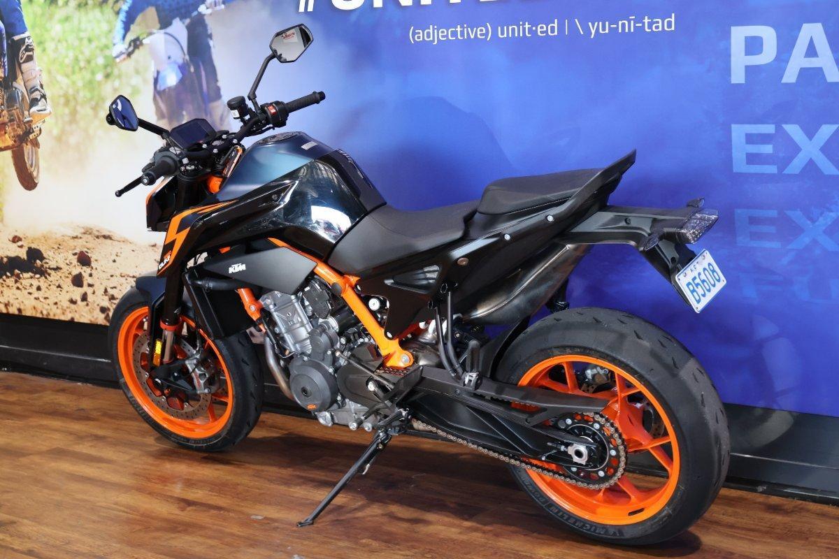 2023 KTM 890 DUKE R ROAD