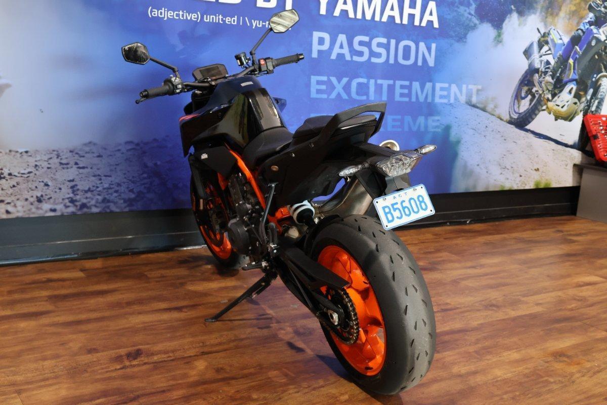 2023 KTM 890 DUKE R ROAD