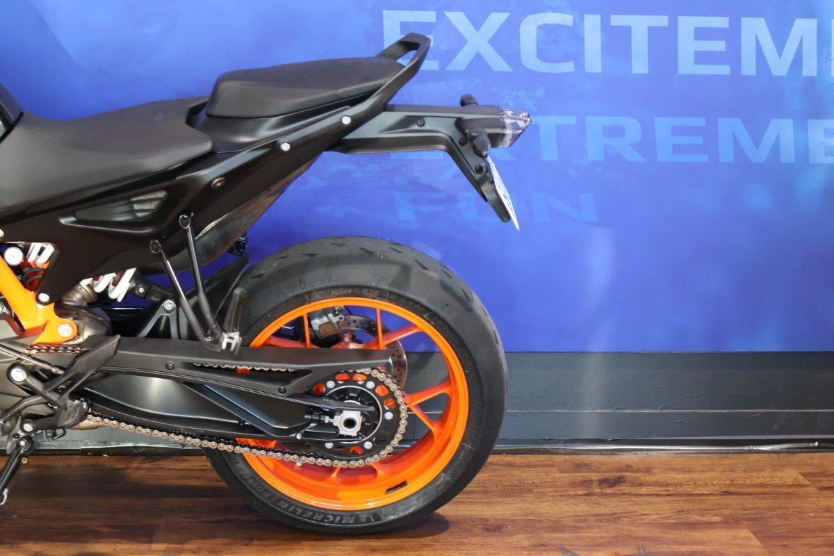 2023 KTM 890 DUKE R ROAD