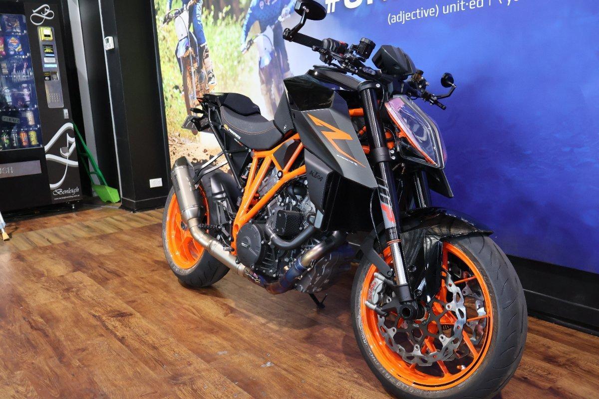 2017 KTM 1290 SUPER DUKE R SPORTS