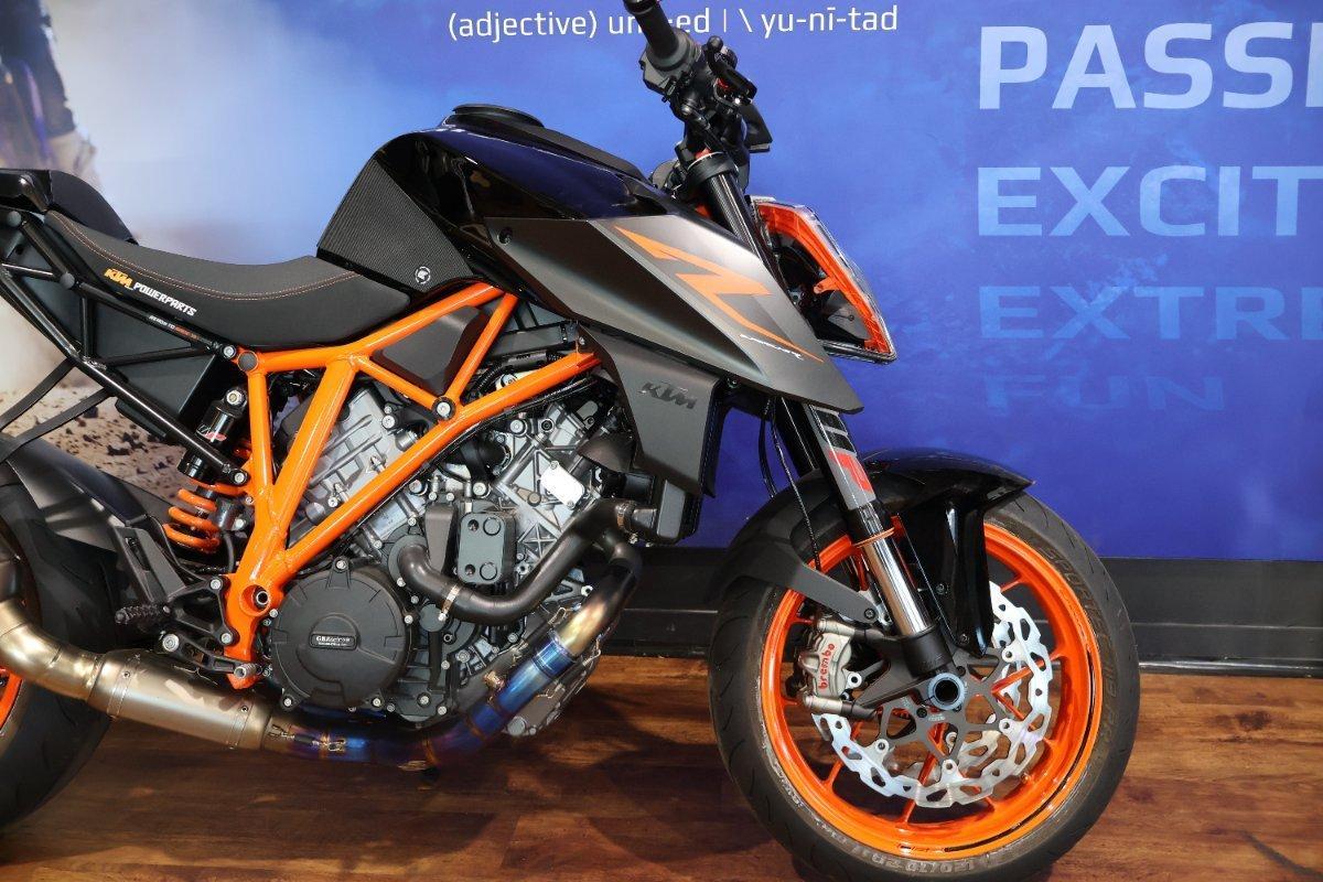 2017 KTM 1290 SUPER DUKE R SPORTS