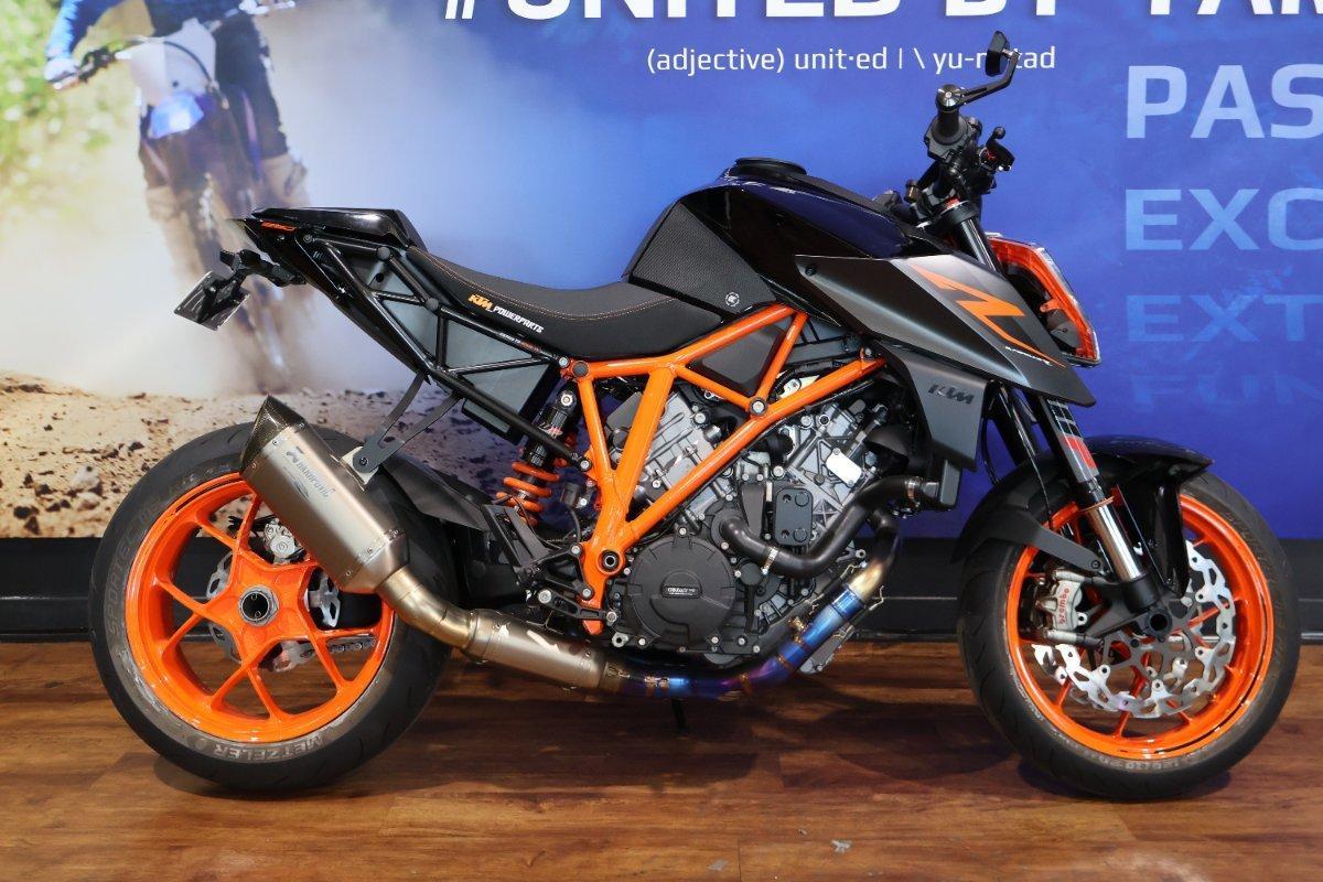 2017 KTM 1290 SUPER DUKE R SPORTS
