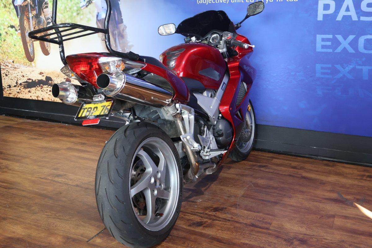 2006 HONDA VFR800F (VFR800Fi) SPORTS