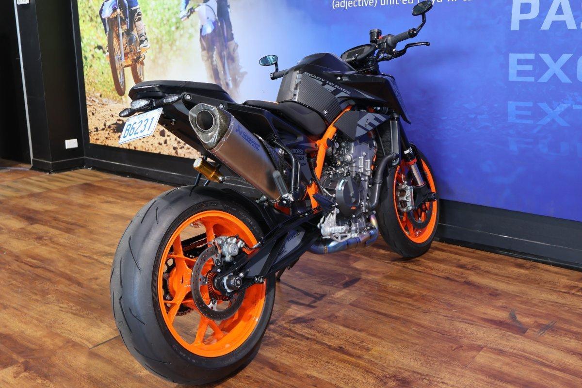 2020 KTM 890 DUKE R ROAD