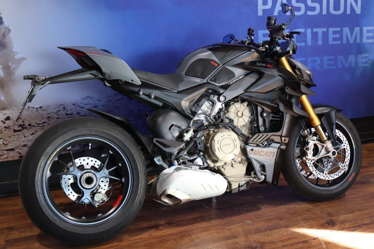 2024 DUCATI STREETFIGHTER V4 SPORTS