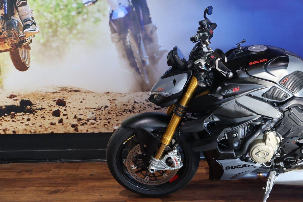 2024 DUCATI STREETFIGHTER V4 SPORTS