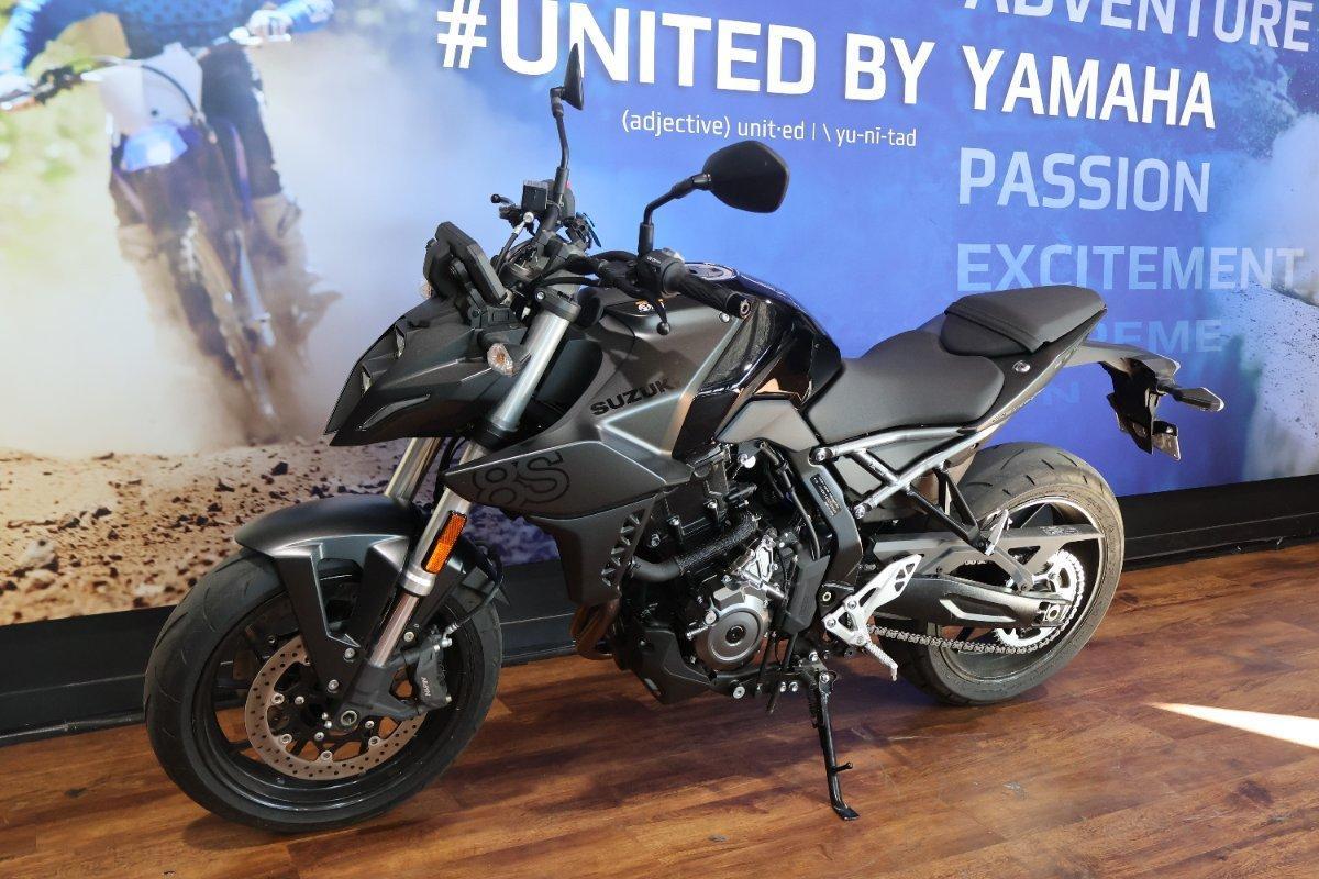 2023 SUZUKI GSX-8S ROAD