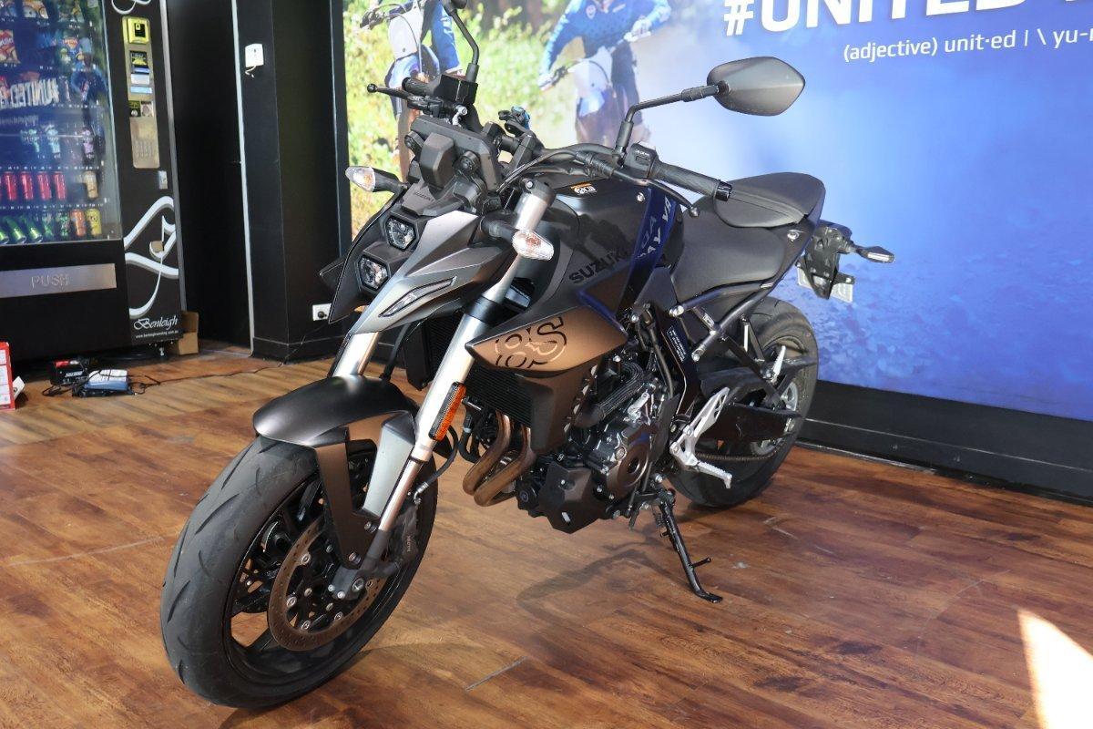 2023 SUZUKI GSX-8S ROAD