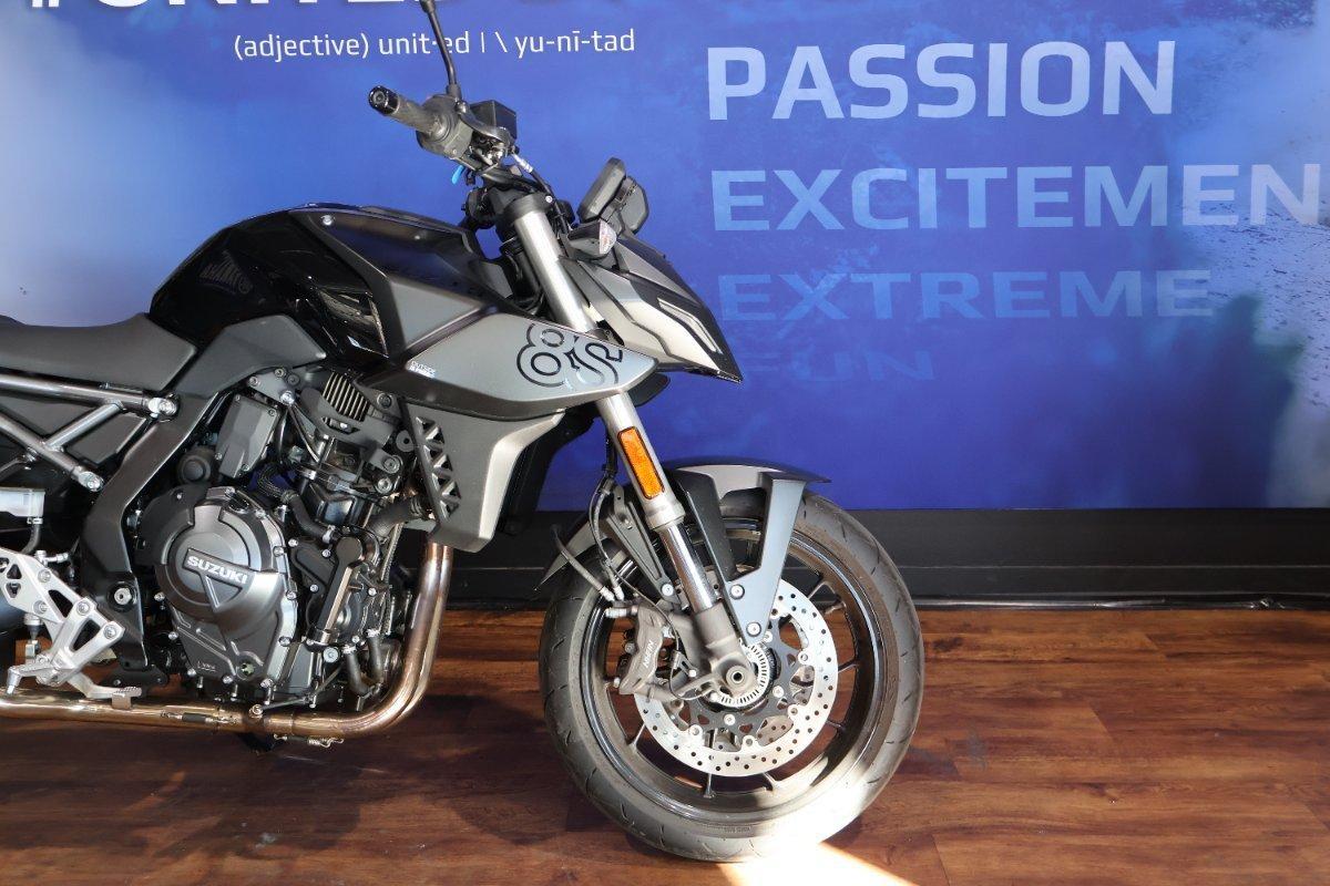 2023 SUZUKI GSX-8S ROAD
