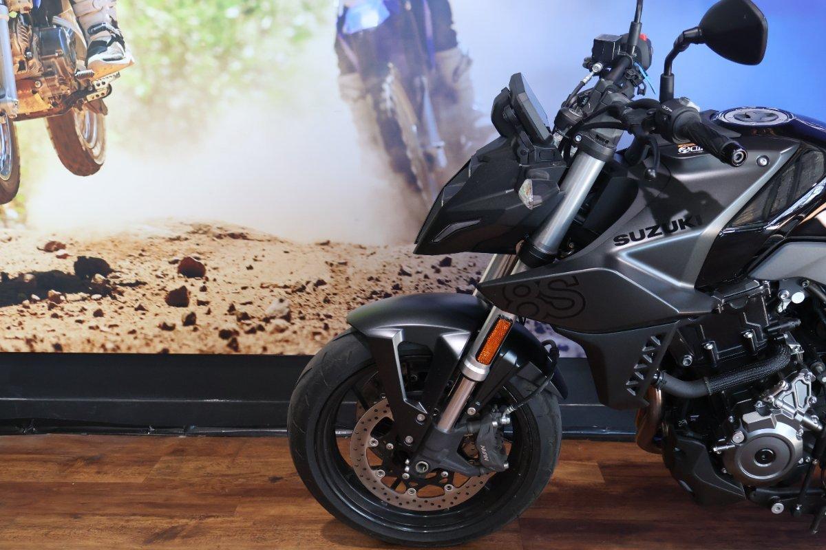 2023 SUZUKI GSX-8S ROAD