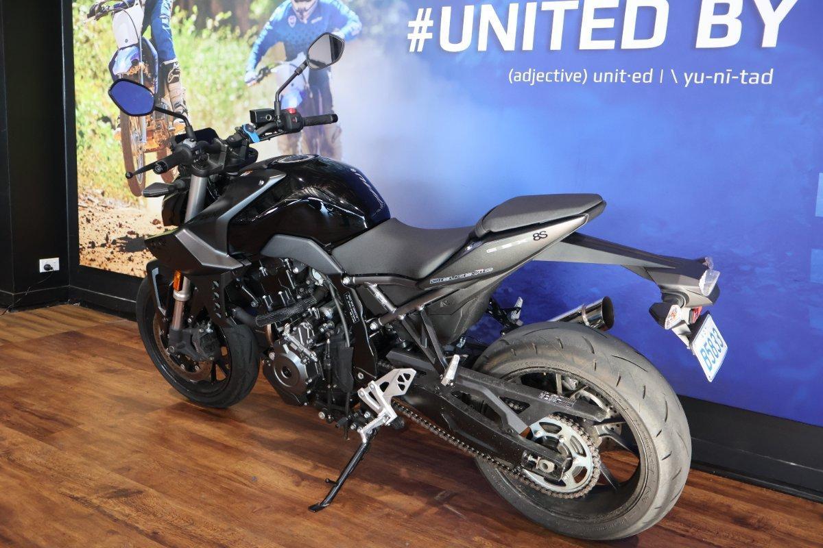 2023 SUZUKI GSX-8S ROAD
