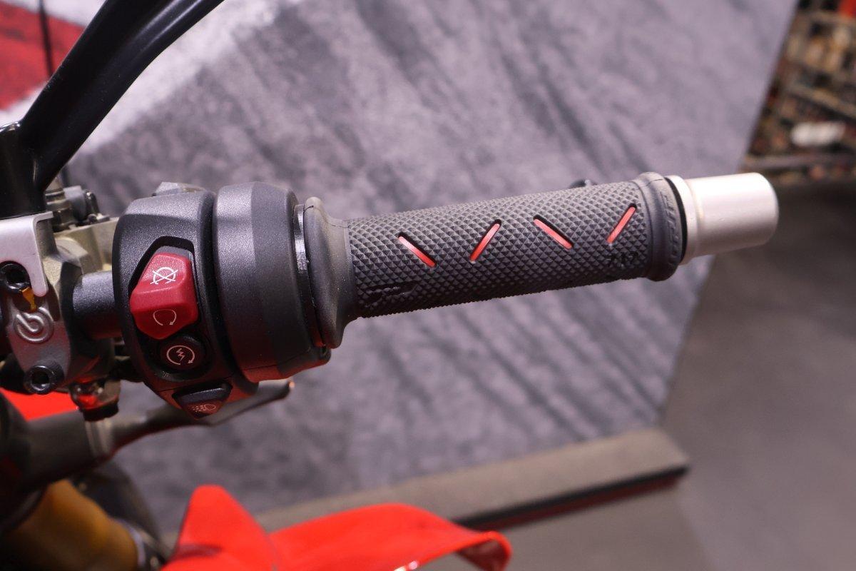 2025 DUCATI STREETFIGHTER V4 S SPORTS