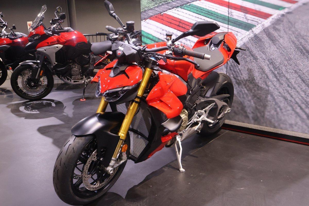 2025 DUCATI STREETFIGHTER V4 S SPORTS