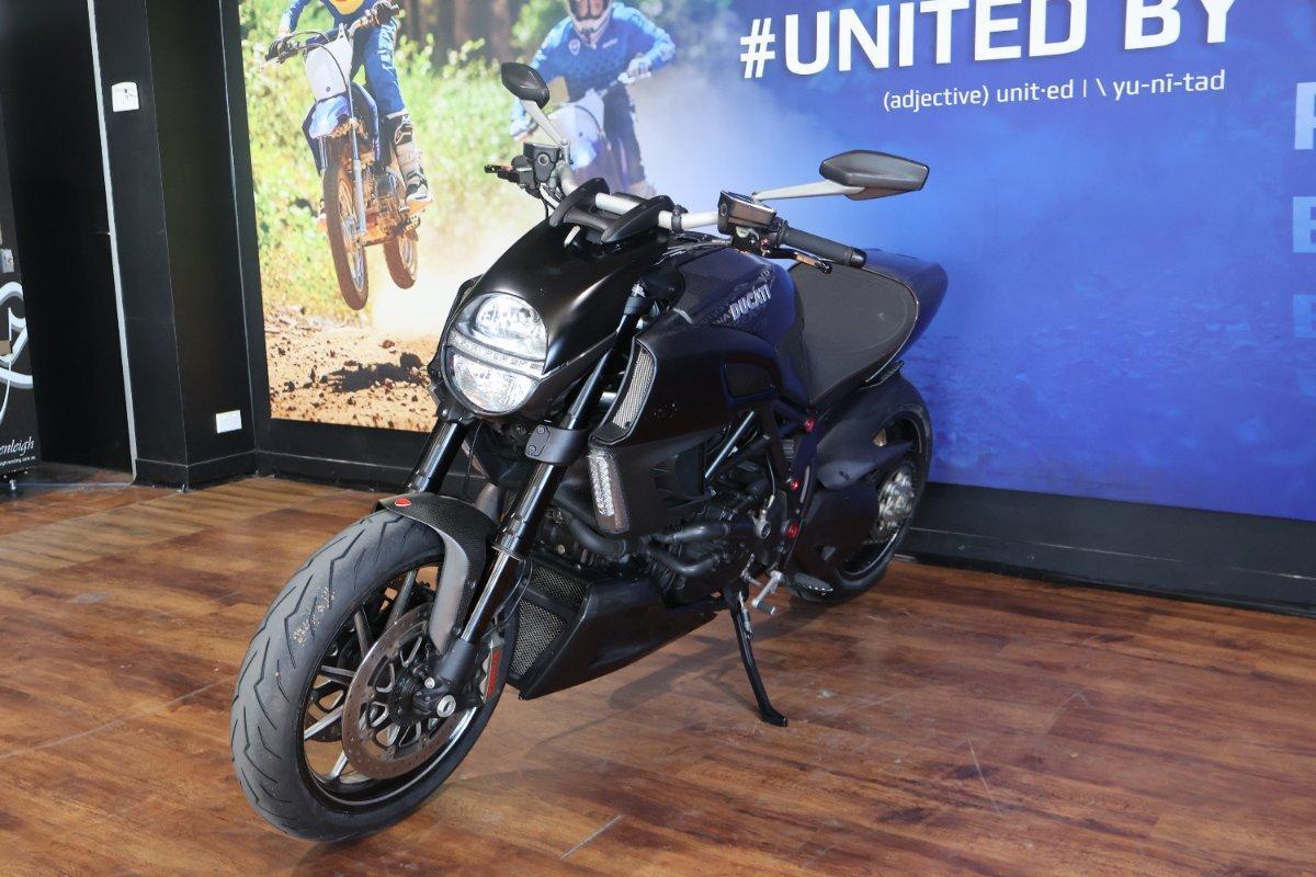 2012 DUCATI DIAVEL CARBON CRUISER