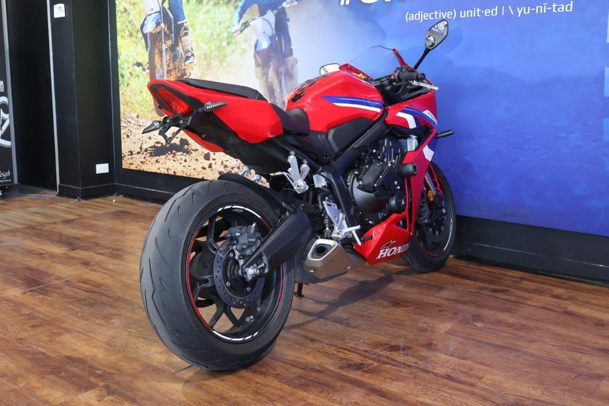 2025 HONDA CBR650R E-CLUTCH SPORTS