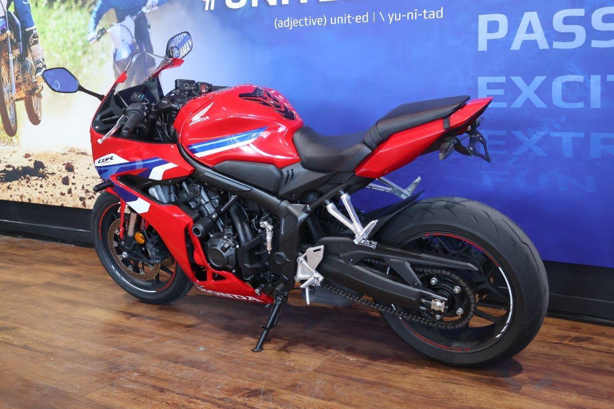 2025 HONDA CBR650R E-CLUTCH SPORTS