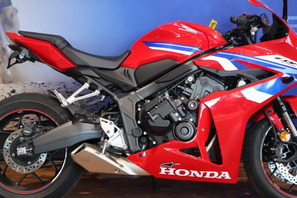 2025 HONDA CBR650R E-CLUTCH SPORTS