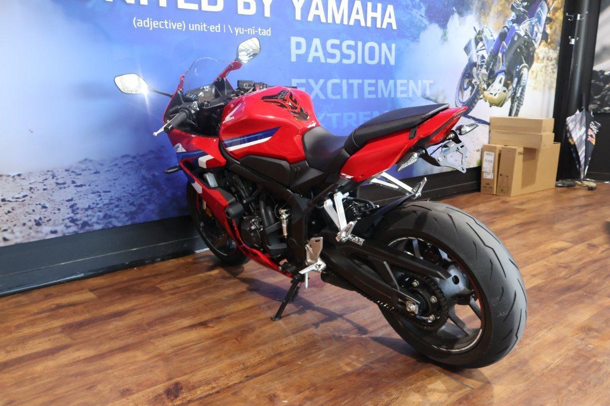 2025 HONDA CBR650R E-CLUTCH SPORTS