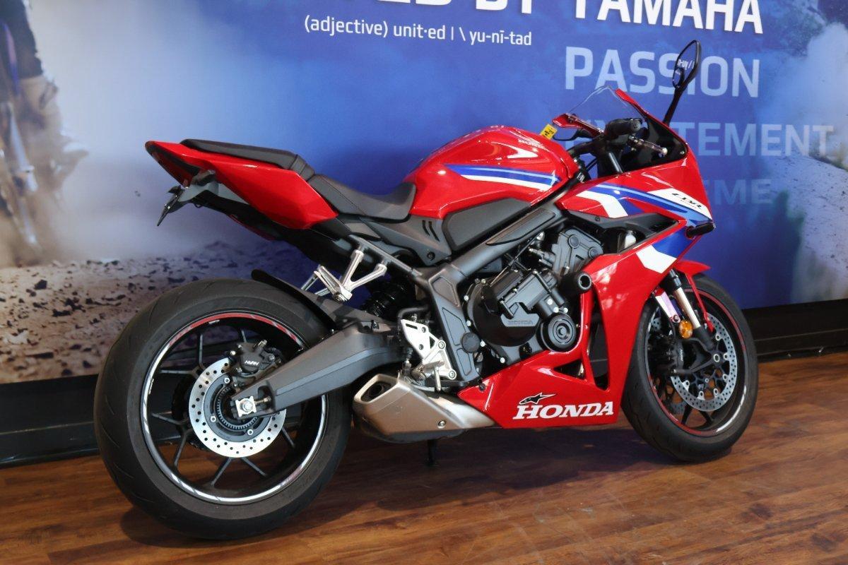 2025 HONDA CBR650R E-CLUTCH SPORTS