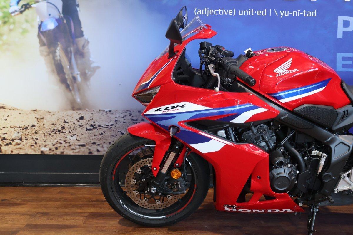 2025 HONDA CBR650R E-CLUTCH SPORTS