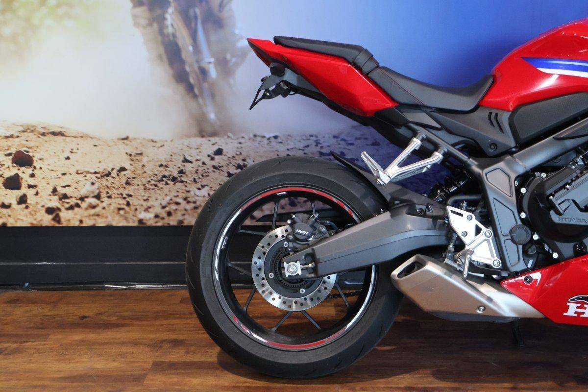 2025 HONDA CBR650R E-CLUTCH SPORTS