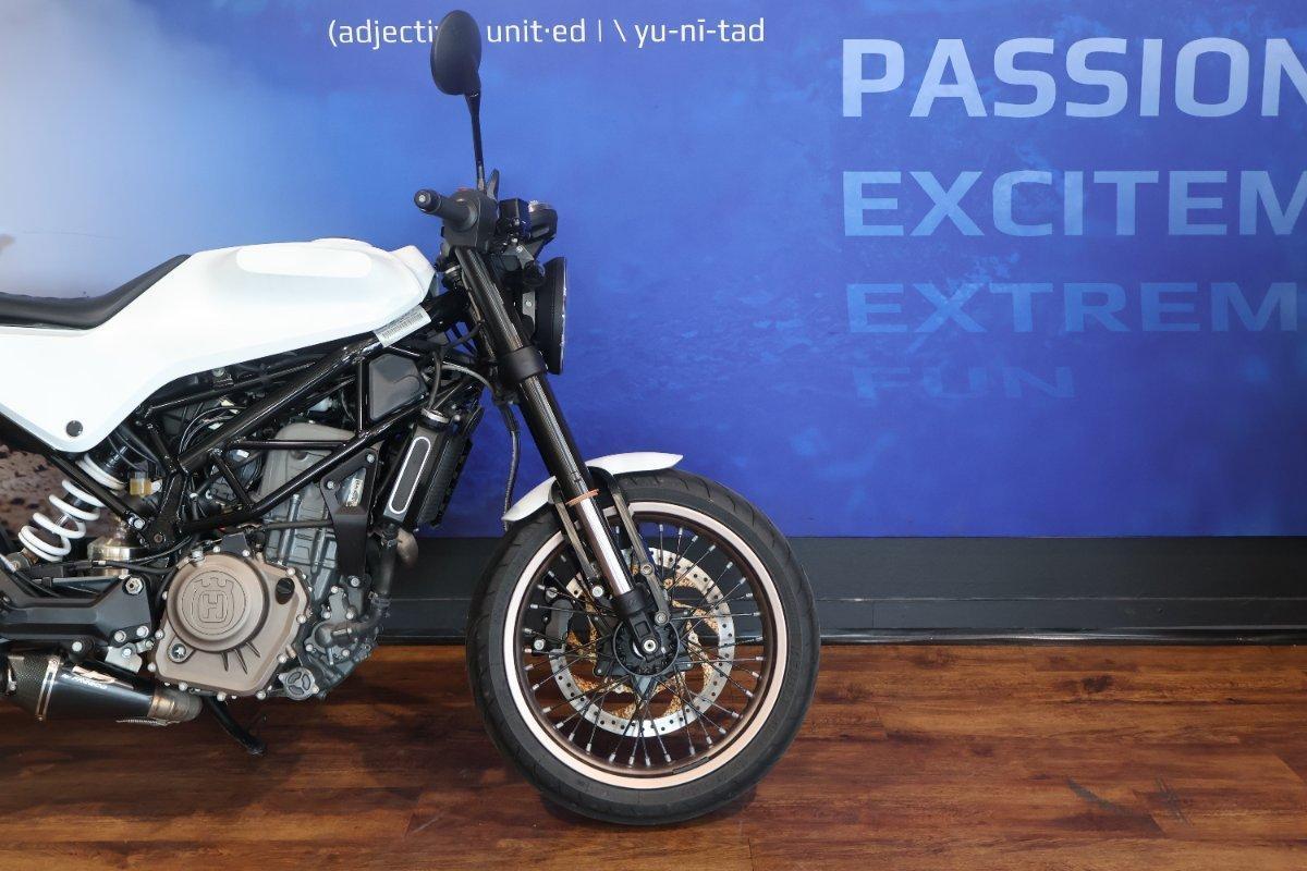 2018 HUSQVARNA SVARTPILEN 401 ROAD